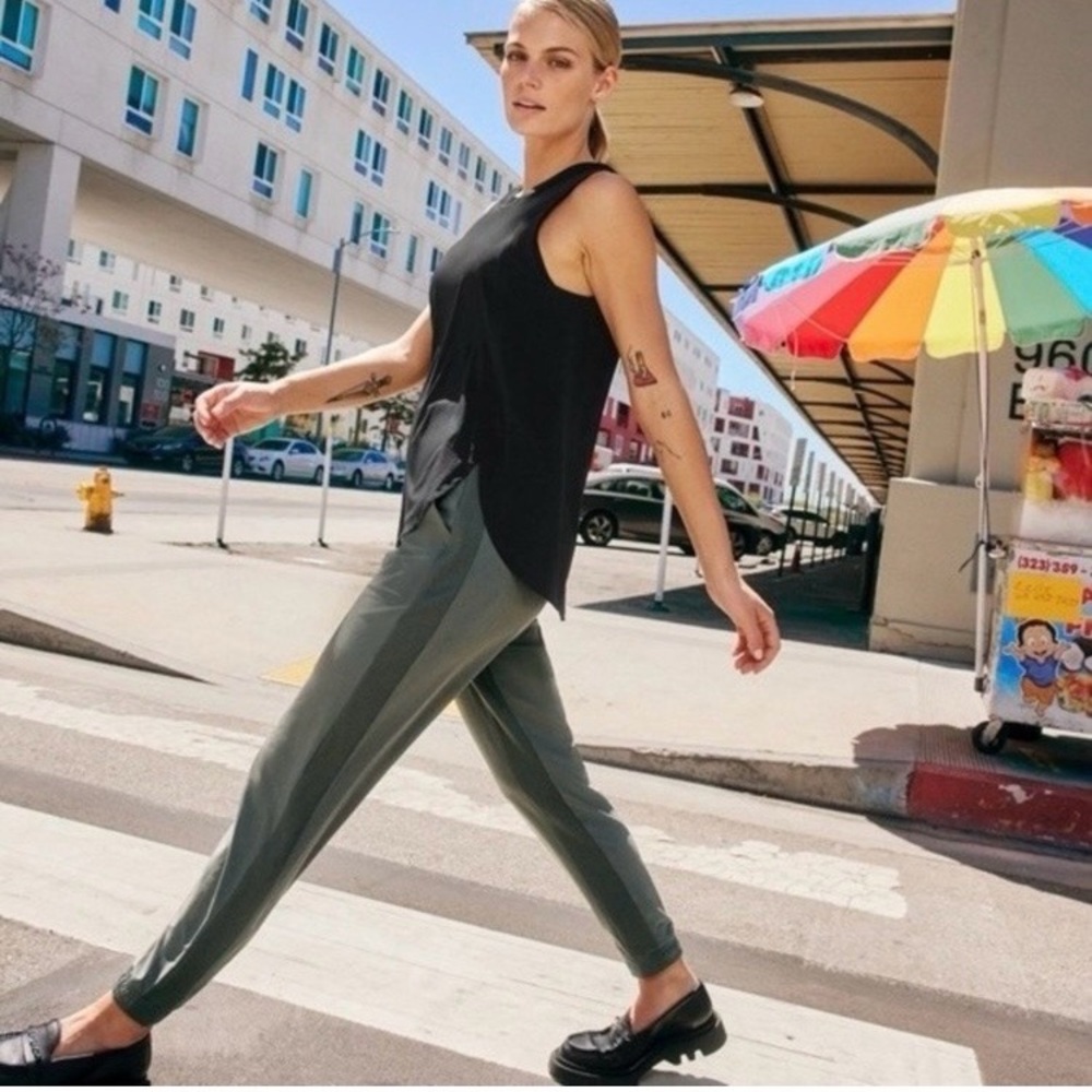 Athleta Texture Olive Green Brooklyn Jogger size 14